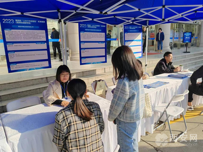 雁塔區人社局舉辦“人社工作進園區”暨公共就業創業服務驛站授牌儀式， 推動公共就業服務深入一線